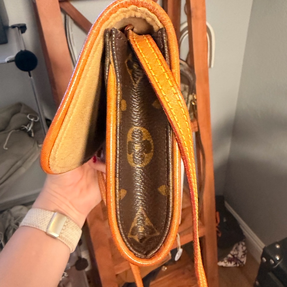 Louis Vuitton Twin Pochette GM Crossbody - Picture 2 of 8